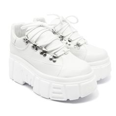 Descripcion chunky contenido 2 pares: 1 blanco y 1 NegroProducto: Tenis de mujer plataforma estilo suela chunky modelo 4880Descripción:Te presentamos las nuevos tenis de plataforma estilo CHUNKY para mujer, super cómodos, con un diseño urbano y trendy, Hablando de sneakers, los de apariencia extra-chunky se han convertido en los favoritos de la temporada. Los puedes encontrar en versión high-fashion Datos de producto:Parte superior de corte vegano con textura piel rondineloforro interior de text Queen Bee, Shoe Closet, Chunky Sneakers, Cute Bags, Queen Bees, All White, Platform Shoes, Nice Shoes, White Sneaker