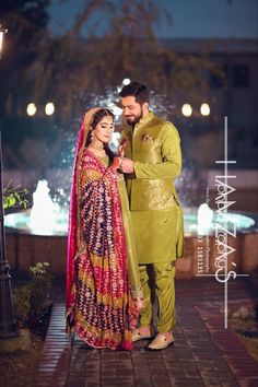 Groom Mehndi Dress, Mehndi Couple, Couple Dress Matching Pakistani, Walima Gown, Style Photography Ideas, Barat Dress, Red Lengha, Walima Bride, Clothes Jewellery