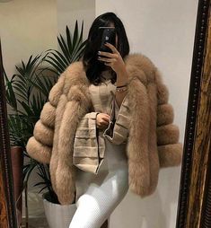 Short Fur Coat Outfit, Outfits With Fur Coats, Bear Fur Coat, Short Fur Coat, Real Fur Coat, Women Overcoat, Fur Coats Women, Fox Fur Coat, Dope Fashion