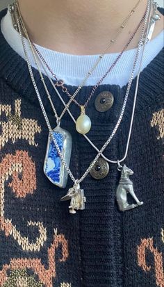 Maximalist Silver Jewelry, Ava Kalitowski, Necklace Layering Silver, Messy Jewelry, Thrifted Jewelry, Eccentric Jewelry, Layered Necklaces Gold, Artsy Jewelry, Indie Jewelry