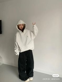 Comfy Baggy Outfits, White Hoodie Outfit, Comfy Korean Outfits, Baggy Outfit Ideas, Cold Fashion, Swaggy Outfits, Korean Outfits, Casual Style Outfits