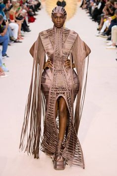 Fall 2022 Couture, 2022 Couture, Fall Couture, University Style, Olivier Rousteing, فستان سهرة, Couture Runway