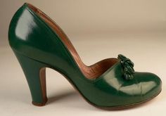 1940s Shoes, Hak Tinggi, Fashion 1940s, Round Toe Pumps, Retro Mode, 1940s Fashion, Fabulous Shoes, Green Shoes, Crazy Shoes