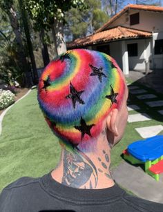 Primary Hair Colors, Fun Shaved Head Designs, Hair Dye Ideas At Home, Dyed Buzzcut Women, Rainbow Buzzcut, Creative Color Hair, Rainbow Mullet, Hair Dye Designs, Rainbow Hair Dye