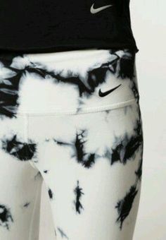 nike sportswear black and white nike pants tie dye Look Legging, Mode Tips, Nike Shox