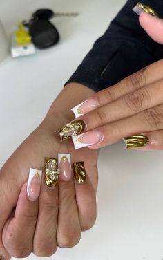 Gold nail inspo White And Gold Nails Short Square, White And Gold Short Nails, White And Gold Acrylics, Acrylic Nails With Gold, Gold Nail, Gold Nails, 3d Nails, Short Nails