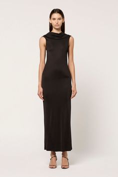 Effortless jersey returns this season in a backless silhouette for an elegant day or evening look. Cocktail Dress Midi, Build Wardrobe, Midi Prom Dress, Dress Engagement, Jersey Maxi Dress, Engagement Dress, Silk Cocktail Dress, Office Dress, Maxi Jersey Dress