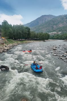 River rafting in Kullu Manali is a popular adventure activity that is enjoyed by locals and tourists alike. The rafting experience in Kullu Manali is thrilling and exciting, as you navigate through the rapids and enjoy the stunning scenery of the surrounding mountains and forests. #riverrafting #riverview #riversideview #mountains #mountaingirl #himachali_insta_shoutout #manalitrip #kullumanali #rafting #rafting🌊#mountaintops #raftingriver #offbeatvacation #himachalpradesh #himachalpictures Kullu Manali Aesthetic, Kullu Manali Video, Kullu Manali Photography, Manali Snap, Manali View, Manali Aesthetic, Rafting In Rishikesh, Manali Travel, Manali Photography