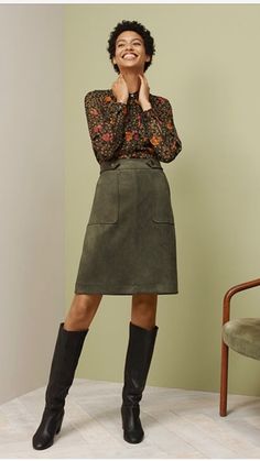 Fashion Magazine Design, Spring Skirt Outfits, Fall Green, 2017 Style, Fashion Dresses Formal, Classy Clothes, Faux Suede Skirt, Spring Work Outfits