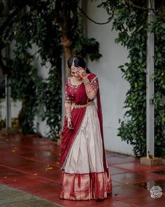 Of Beauty & Grace: South Indian Bridal Saree Draping Styles | WeddingBazaar Saree Lehenga Designs, Bridal Saree Draping, South Indian Bridal Saree, Traditional Lehenga Designs, Kerala Engagement Dress