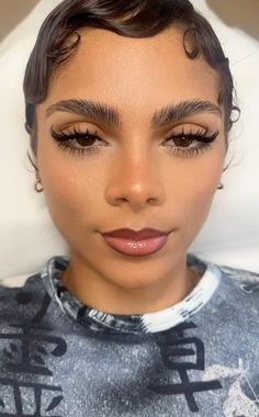 Brown Lash Extensions Black Women, Manhua Lashes Black Women, Anime Lashes Black Women, Downturned Eyes Lash Extensions, Lashes Almond Eyes, Siren Lashes, Natural Fake Eyelashes, Cat Eye Lashes, Lashes Fake Eyelashes