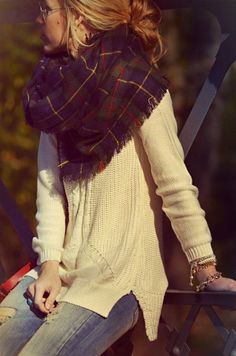 Three Ways to Transition to Fall Fashion | Her Campus BC Weekend Mode, Tartan Plaid Scarf, Tartan Scarf, Bohol, Grunge Look, Autumn Street Style, Beauty And Fashion