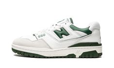 The New Balance 550 “White/Green” is another old-school-inspired colorway of the classic basketball shoe.  In the “White/Green” colorway, New Balance gives the popular and timeless 550 model a clean, two-tone, white-and-green color scheme that harkens back to the way vi basketball shoes were designed in the 1980s.  The shoe features a white leather upper with a light grey suede overlay on the toe.  Dark green leather contrasts the shoe’s mostly white-based design on the leather overlay on the co New Balance 550 Shoes, New Balance 550 White Green, Green New Balance, New Balance 550 White, Adidas Sl 72, Zapatillas New Balance, Green Color Schemes, Adidas Spezial, Logo New