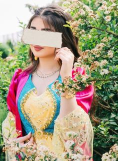 Jle Kurde, Couple Wallpaper Relationships, Hide Face, Girly Images, Couple Wallpaper, Traditional Dress, Traditional Dresses, Hair Styles