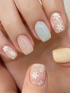 yellow and mint short nails with simple flowers Nail Square, Mint Green Nails, 16 Tattoo, Milky Nails, Cute Simple Nails, Simple Gel Nails, Flower Nail Designs, Pretty Nail Designs