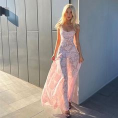 Pink Floral Lace Maxi Dress Floral Lace Maxi Dress, Vestidos Color Rosa, Evening Dresses With Sleeves, Prom Dress Styles, Lace Prom Dress, Dress Sleeve Styles, Long Bodycon Dress, Mini Robes, Sling Dress