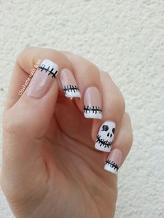 Hello les filles, Aujourd’hui on va parler très rapidement d’Halloween ! Alors bon cette année j’ai pas vraiment eu d’inspiration et rien ne me faisait envie. C’était … Jack Nails, Coffin Art, Coffin Design, Nails Grunge