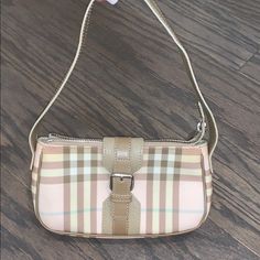 Euc Burberry Pink Novacheck Handbag Authentic Burberry London Used A Few Times, Minimal Signs Of Wear On Bottom/ Sides (See Photos For Detail) Handle, Zipper Clasps In Perfect Function. Vintage Burberry Bag, Burberry Pink, Dream Bags, Vintage Burberry, Drop Dead, Burberry Handbags, Burberry London, Pink Mini, Burberry Bag