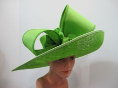 Church Lady Hats, Ascot Hats, Crazy Hats, Kentucky Derby Party, Green Hat, Kentucky Derby Hats, Derby Day, Derby Party, Kentucky Derby Hat