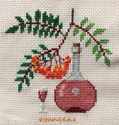 gerda bengtsson Cross Stitch Tree, Stitch 2, Cross Stitch Flowers, Filet Crochet, Crochet Crafts, Maple Leaf Tattoo, Arts And Crafts