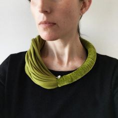 Neon Statement Necklace Chunky Neon Choker Necklace Neon | Etsy Spain Soft Necklace, App Colors, Golden Choker, Green Statement Necklace, Velvet Necklace, Cotton Necklace, Textile Necklace, Beads Art, Rope Jewelry