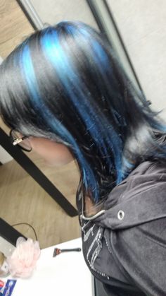 Brown Hair With Blue Skunk Stripe, Black And Blue Skunk Hair, Blue Skunk Highlights, Skunk Stripe Hair Blue, Blue And Dark Brown Hair, Blue And Blonde Hair Peekaboo Highlights, Black And Light Blue Hair, Colored Skunk Stripe Hair, Stunk Strip Hairstyles