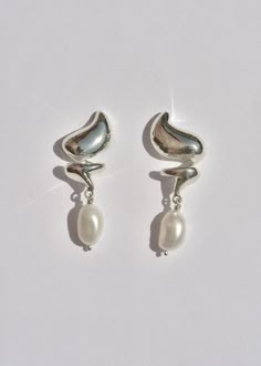 Like a dollop of whipped cream.  These sterling silver earrings have a unique form in that they sit on the ear lobe, then twist underneath it, finished with a dripping lustrous, long-cultured freshwater pearl.  The backs are hollowed out for a full-form with a light-weight feel. Handmade in Los Angeles. Details:-Earrin Dope Jewelry, Funky Jewelry, Jewelry Lookbook, Jewelry Inspo, Silver Pearls, Jewelry Bags, The Ear, Cute Jewelry, Pearl Jewelry