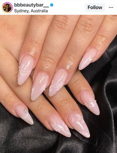 Nail Inspo Almond Winter, Simple Winter Acrylic Nails, Cute Simple Nail Ideas, Salad Fingers, Concert Nails, Holloween Nails, Colored Acrylic Nails, Nail Colour