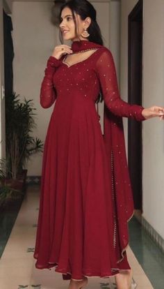 Anarkali Designs, Simple Frock Design, Stylish Kurtis Design, Georgette Gown, Long Anarkali, Long Gown Design, Simple Frocks, Anarkali Dress Pattern, Simple Kurti Designs