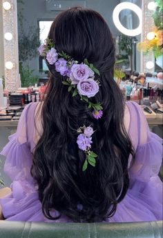 Floral Hairstyles Black Hair, Sweet 15 Hairstyles Long Hair, Tangled Quinceanera Centerpieces, Debut Hairstyles For Long Hair, Rapunzel Quince Hairstyle, Purple Quinceanera Hair, Repunzal Tangled Quince, Quinceanera Hairstyles Butterfly, Rapunzel Themed Hairstyle