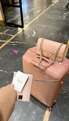 Vacation Bags For Women, Luggage Aesthetic Airport, Luggage Aesthetic, Pink Luggage, Luxury Luggage, Airport Aesthetic, Travel Picture Ideas, Dream Vision Board, Life Vision Board