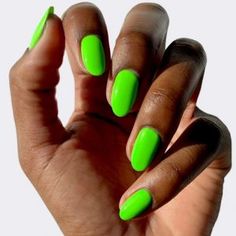 Melanin Nails, Nail Colors For Dark Skin, Neon Purple Nails, Vibrant Nail Colors, Light Purple Nails, Thermal Nail Polish