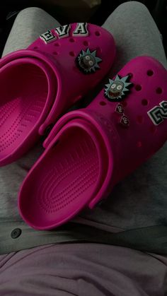 #crocs #hotpink #charms Pink Crocs Jibbitz Ideas, Hot Pink Crocs With Jibbitz, Junk Crocs, Pink Crocs With Jibbitz, Pink Crocs Aesthetic, Croc Decor Ideas, Pink Crocs Outfit, Hot Pink Crocs, Croc Jibbitz Ideas