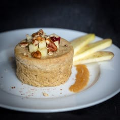 there is a small dessert on the plate with apples and cinnamon sticks next to it