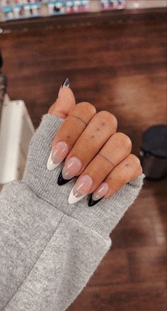 Mail Ideas Medium Length, Medium Length Gel X Nails, Cute Acrylic Nails Medium Length Almond, Mid September Nails, Medium Length Nail Shapes, Round Nails Medium Length, Gel Nails Ideas Medium Length, Medium Length Oval Nails, Cute Acrylic Nail Designs Medium Length