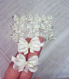 Esty Finds, Bows Wedding, Bow Baby Shower, Baby Shower Tags, Wedding Flutes, Hair Clips Diy, Decorative Bows, Wedding Bows, Gift Bows