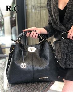 Black Louis Vuitton Bag, Louis Vuitton Handbags Speedy, Fake Designer Bags, Favorite Handbags, Luxury Purses, Women Handbag, Black Set