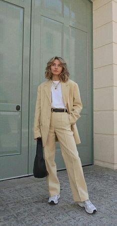 Classy Blazer Outfits, Summer Blazer Outfits, Liza Rudkevich, Chic Blazer Outfit, White Jacket Outfit, White Blazer Outfits, Jeans Outfit For Work, Black Blazer Outfit, Trendy Blazers