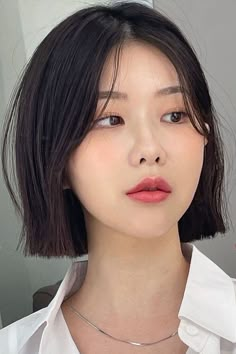 Hairstyles Ulzzang, Korean Side Bangs, Korean Pixie, Pop Hairstyles, Block Haircut, Korean Bob, Korean Perm, Bangs Undercut, Haircut Layered