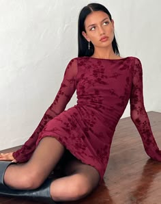 Sevila Long Sleeve Mini Dress in Flocked Botanical Flower Maroon Motel Dress, Slim Skirt, Maroon Dress, Motel Rocks, Boat Neckline, Long Sleeve Mini, Mode Vintage, Long Sleeve Mini Dress, Dream Dress