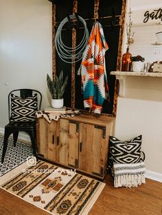 Western boho entryway coat rack hall tree black home decor Western Coat Tree, Western Entryway Decor, Western Boho Kitchen, Western Entryway, Boho Western Living Room, Western Farmhouse Decor, Western Decor Living Room, Western Living Room Decor