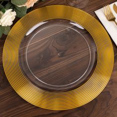 Clear / Gold Lined Rim Wedding Charger Plates, Round Plastic Serving Plates with Elegant Ringed Rim Clear Plates Gold Rim Table Setting, Gold Glass Charger Plates Wedding, Clear And Gold Party Plates, What Size Plates Do I Need For Larg Round Protectin, Ddisposiable Charger Plates, Gold Dining Table Placemats, Wedding Place Setting Clear Plate, Disposal Wedding Plates, Clear Plates With Gold Charger