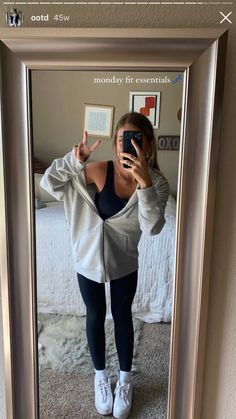 Cozy Leggings Outfit Lazy Days, Gray Zip Up Jacket Outfit, Outfit Ideas Zip Up Hoodie, Style Grey Zip Up Hoodie, Grey Zip Up Jacket Outfit, Navy Legging Outfits, Grey Zip Up Hoodie Outfit Leggings, White Zipper Hoodie Outfit, Leggings And Zip Up Hoodie Outfit