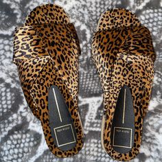 Dolce Vita Leopard Print Sandals Size / 6.5 New Without Box .. Light Store Wear To Bottom.. Leopard Print Velvet Soft Fabric Slides Any Questions Please Ask. Thank You For Looking Slip On Wedge Sandals, Dolce Vita Sandals, Orange Sandals, Leopard Print Sandals, Bohemian Sandals, Miami Style, Ankle Sandals, Box Light, Black Strappy Sandals