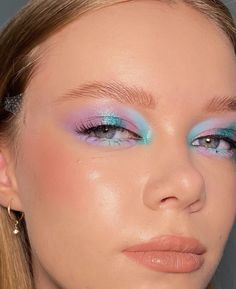 Colorful Minimal Eye Makeup, Ariel Makeup Look, 80s Eye Makeup, Iridescent Makeup, Foundation Swatches, Vibrant Makeup, Special Makeup