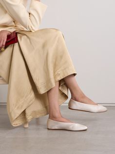 Silk Ballet Flats, Satin Ballet Flats, Glamorous Fashion, Flat Dress Shoes, Gucci Eyewear, Dress Flats, Florence Italy, White Silk, The Pretty