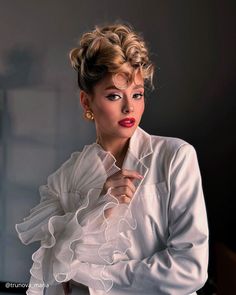 Old Hollywood Wedding Hair ❤ Get your glam up by wearing the perfect old Hollywood wedding hair for the big day. See our catalog of trendy hairstyles in the post. #wedding #bride #weddingforward #weddinghairstyles #OldHollywoodWeddingHair