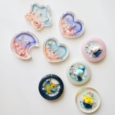 there are many buttons that have animals on them in the shape of heart shaped shapes