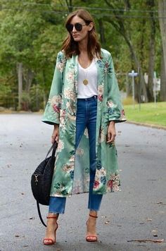 Summer Coat Outfit, Kimono Winter Outfit, Kimono And Jeans Outfit, Kimono Outfit Summer, Kimonos Outfits, Kimono Outfit Ideas, Floral Kimono Outfit, Look Kimono