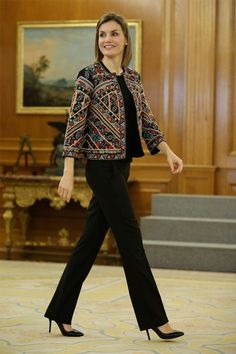 Bolero Blazer, Mode Batik, How To Wear A Blanket Scarf, Projek Menjahit, 2015 Outfits, Batik Fashion, Kurti Designs Party Wear, Woman Suit Fashion